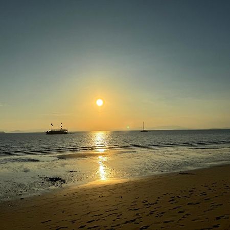 Blue Bay Resort - Access To Pool And Beach-Phuket & Krabi Ko Yao Yai Ngoại thất bức ảnh Sunset at Tanjung Piai