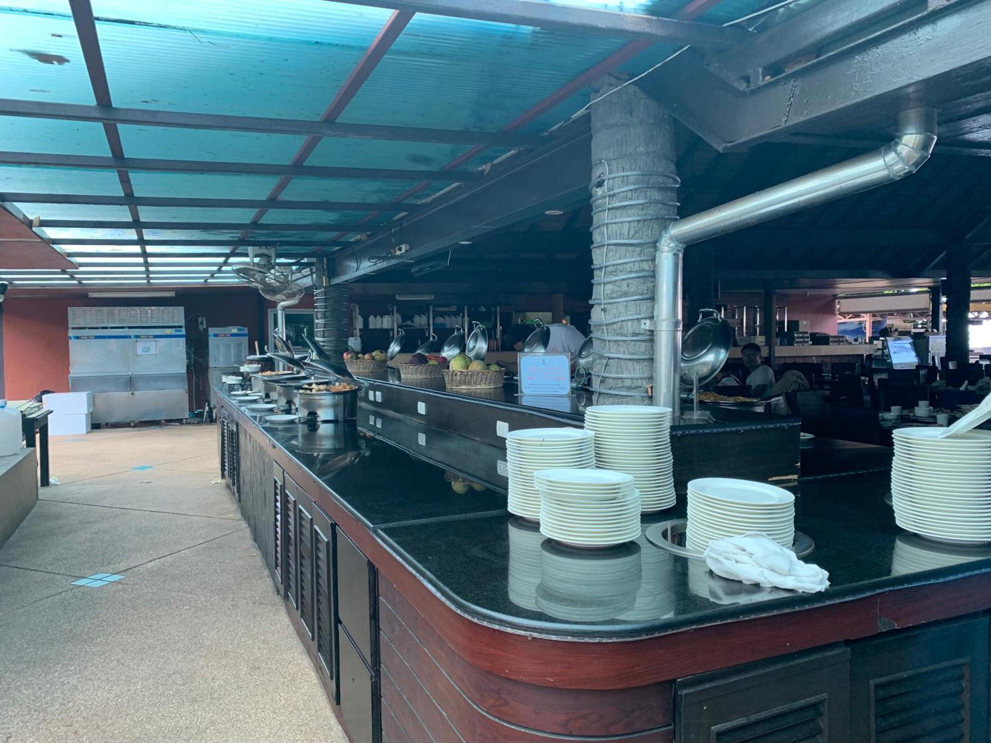 Blue Bay Resort - Access To Pool And Beach-Phuket & Krabi Ko Yao Yai Ngoại thất bức ảnh The buffet at the restaurant