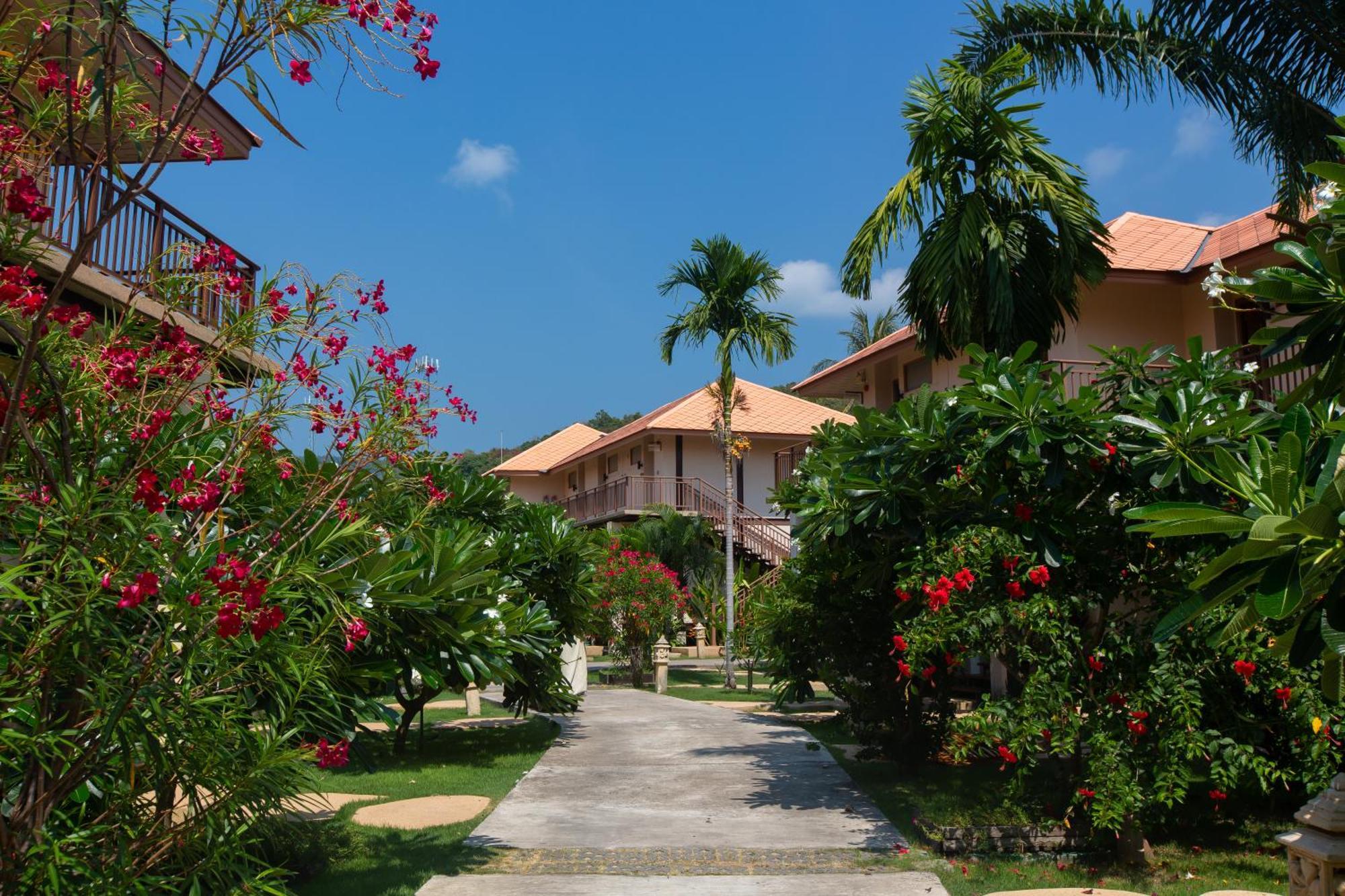 Blue Bay Resort - Access To Pool And Beach-Phuket & Krabi Ko Yao Yai Ngoại thất bức ảnh The resort's main walkway
