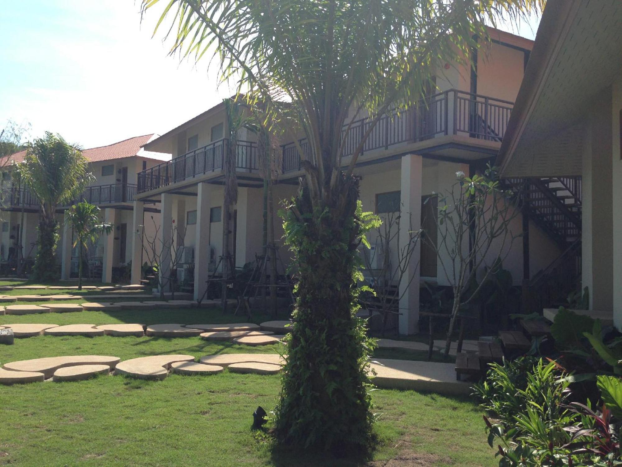 Blue Bay Resort - Access To Pool And Beach-Phuket & Krabi Ko Yao Yai Ngoại thất bức ảnh The hotel's garden