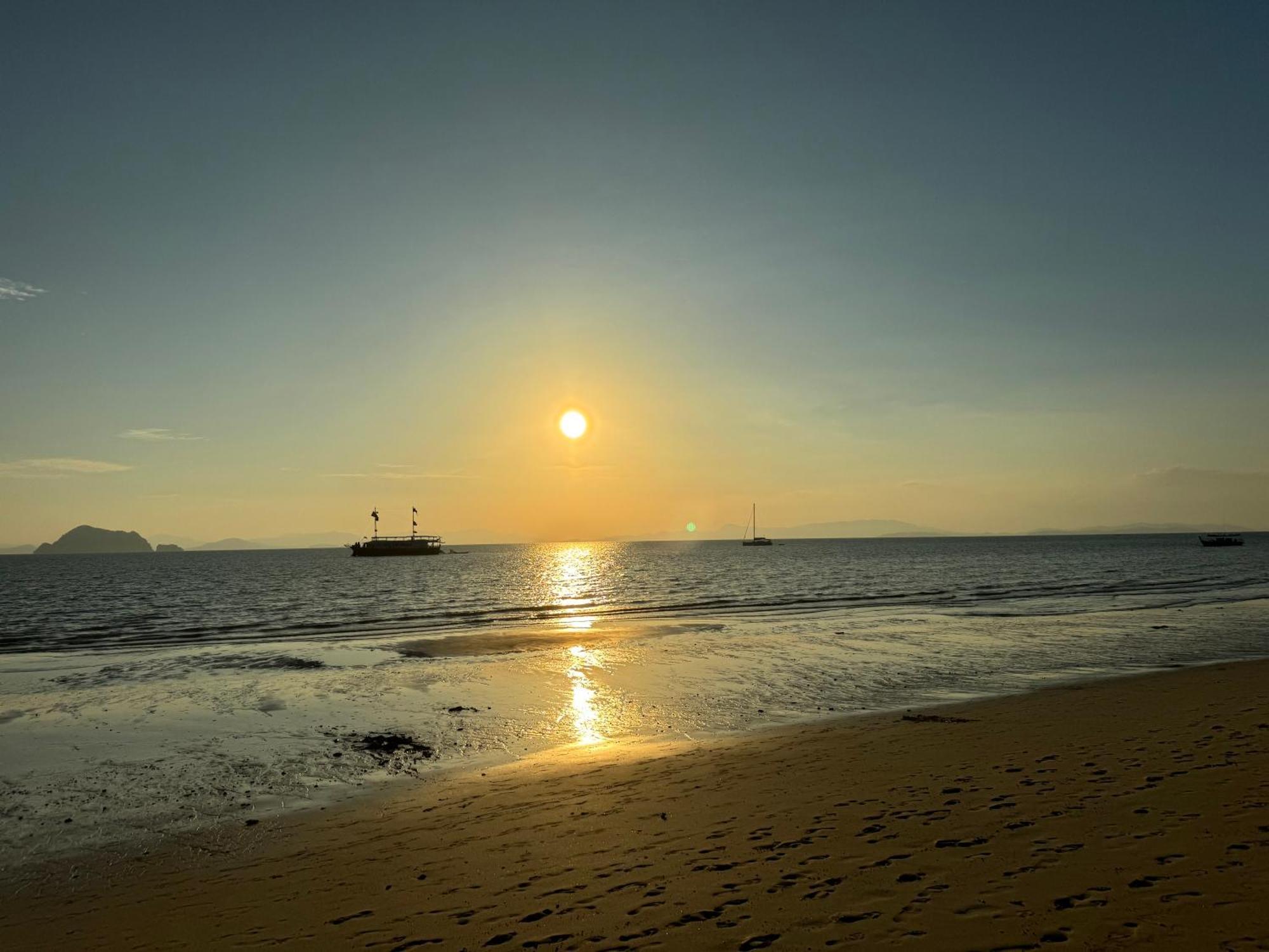 Blue Bay Resort - Access To Pool And Beach-Phuket & Krabi Ko Yao Yai Ngoại thất bức ảnh Sunset at Tanjung Piai